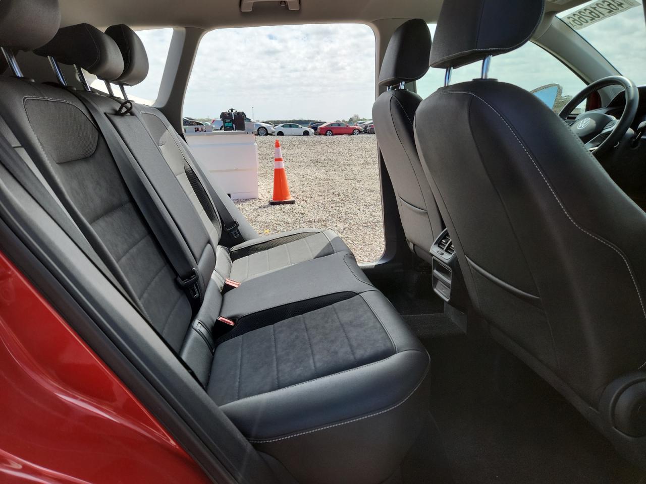 2024 Volkswagen All other VIN 3VVUX7B21RM038899 photo 11