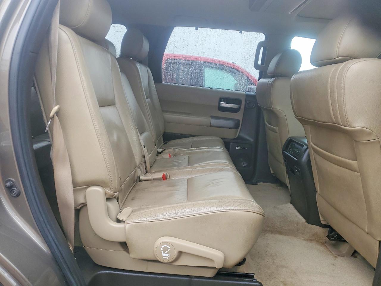 2010 Toyota Sequoia VIN 5TDJY5G1XAS038052 photo 11