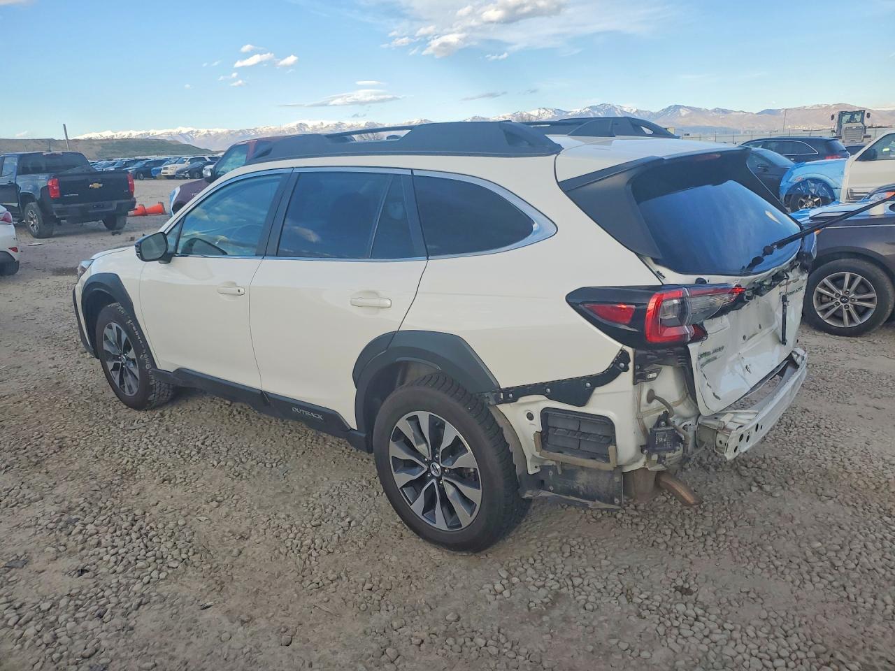 2023 Subaru Outback VIN 4S4BTANCXP3181069 photo 2