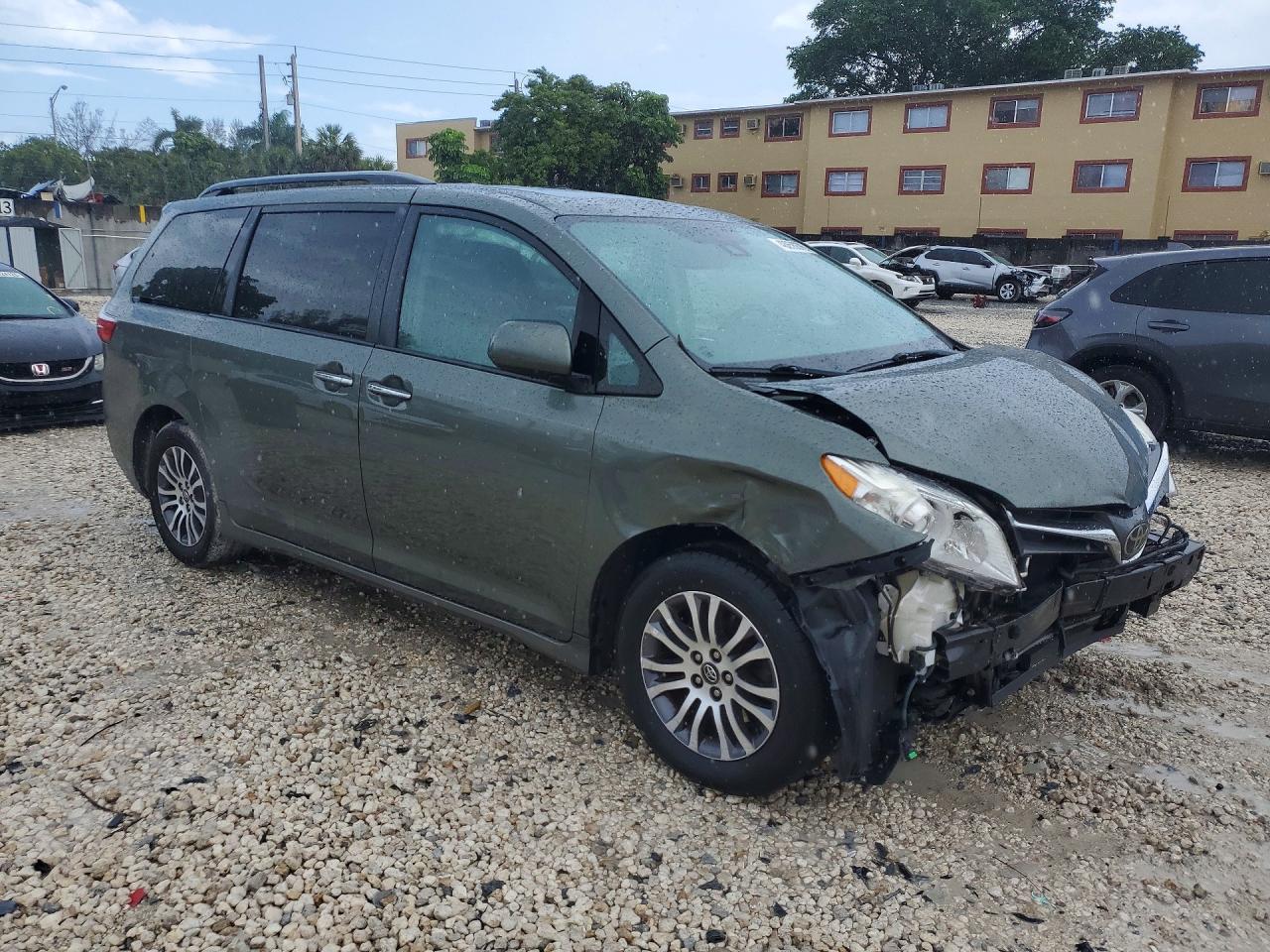 2018 Toyota Sienna VIN 5TDYZ3DC0JS942398 photo 4