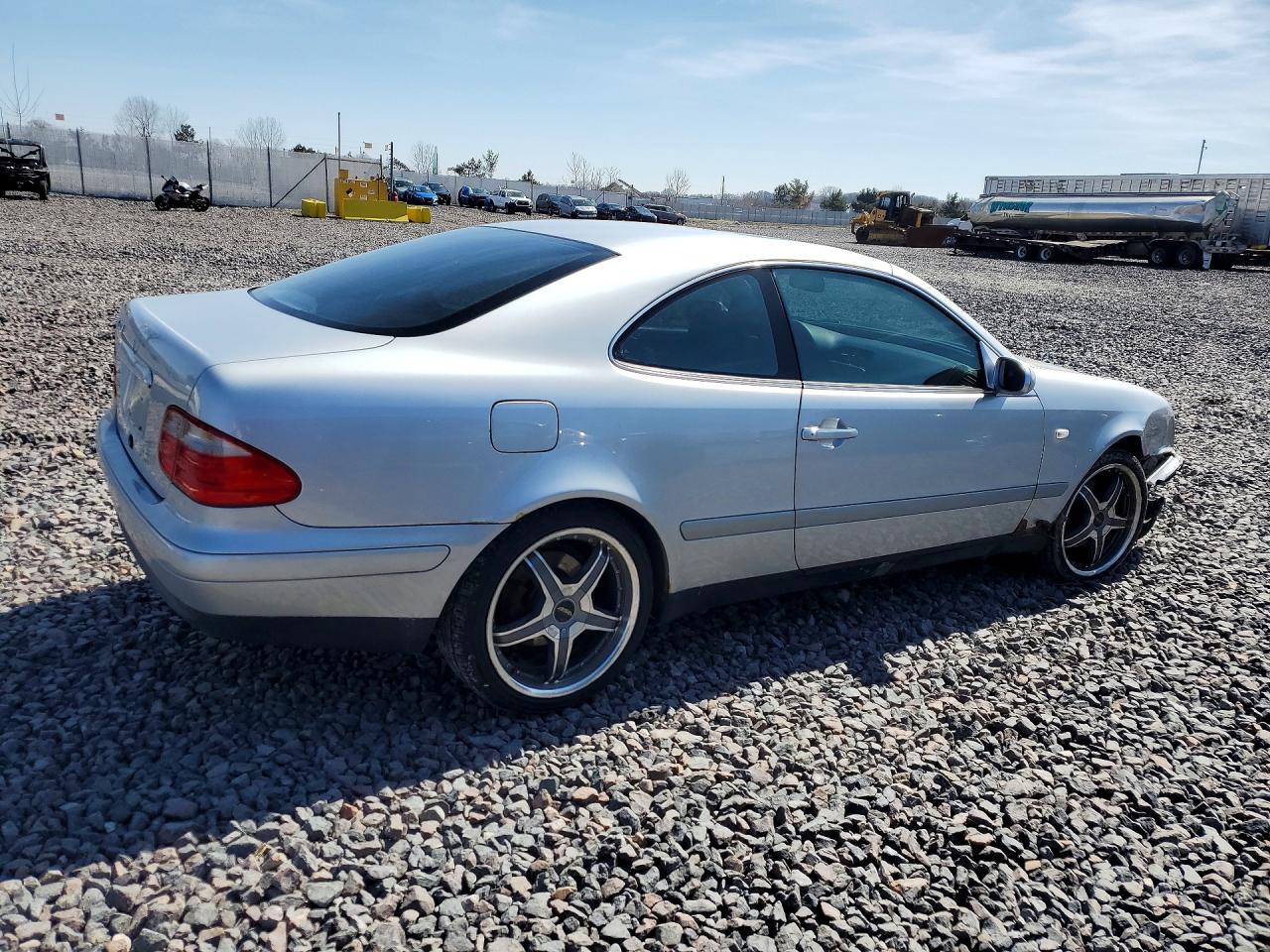 1999 Mercedes Clk-class VIN WDBLJ65G4XF112244 photo 3