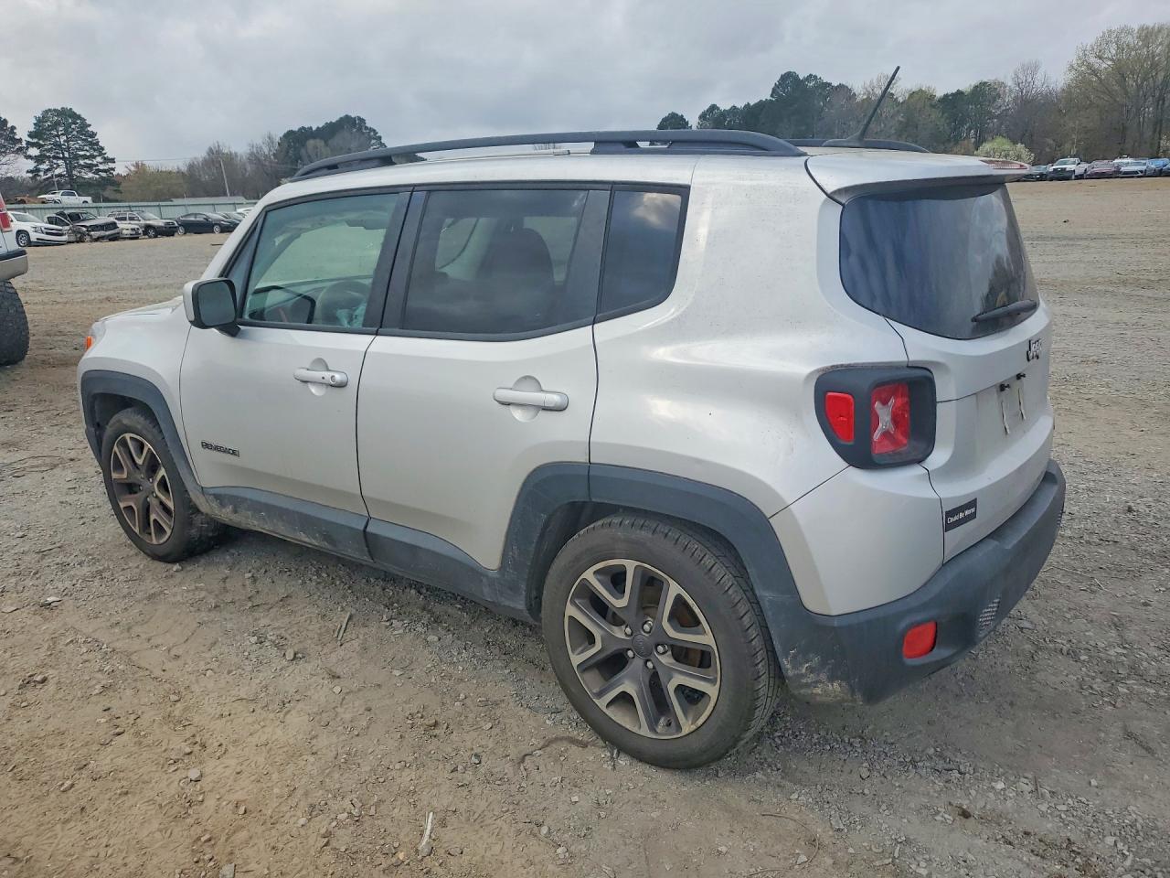 2016 Jeep Renegade VIN ZACCJABT5GPC53441 photo 2