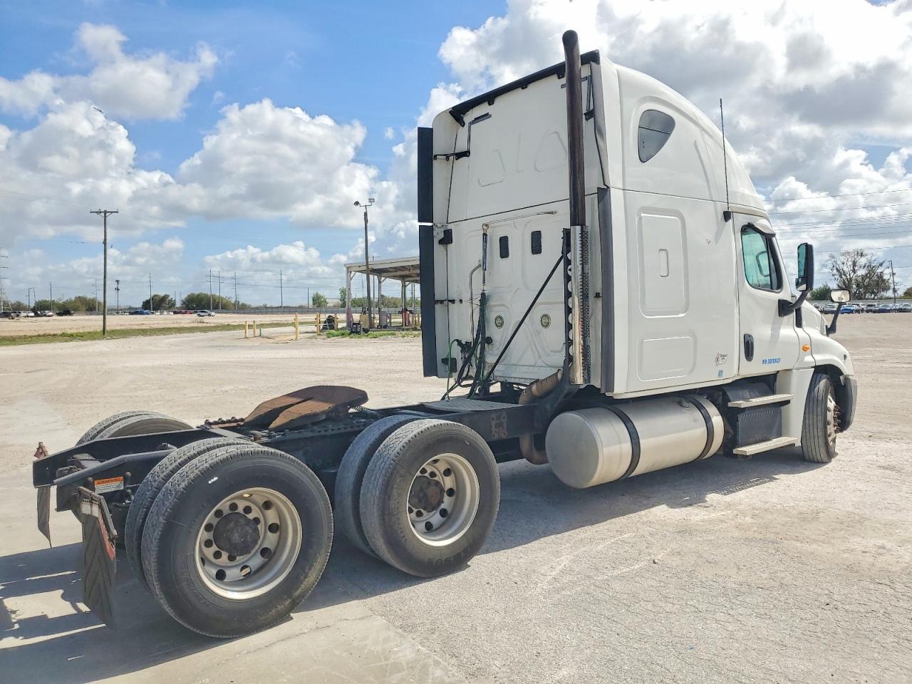 2013 FREIGHTLINER All models VIN 1FUJGLDR4DSFB0637 photo 4