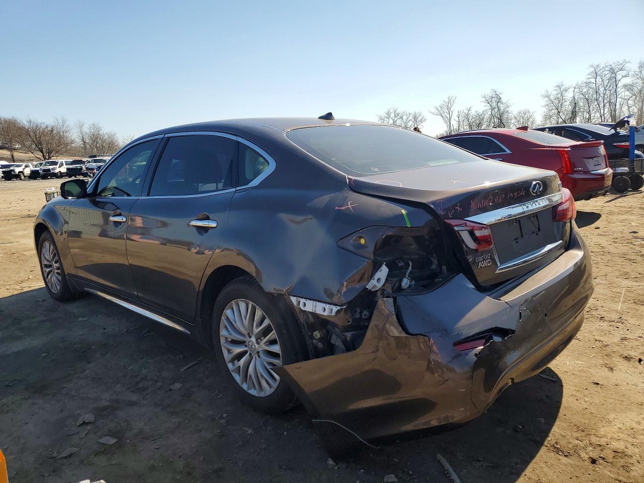 2015 Infiniti Q70 VIN JN1BY1PR7FM832032 photo 2