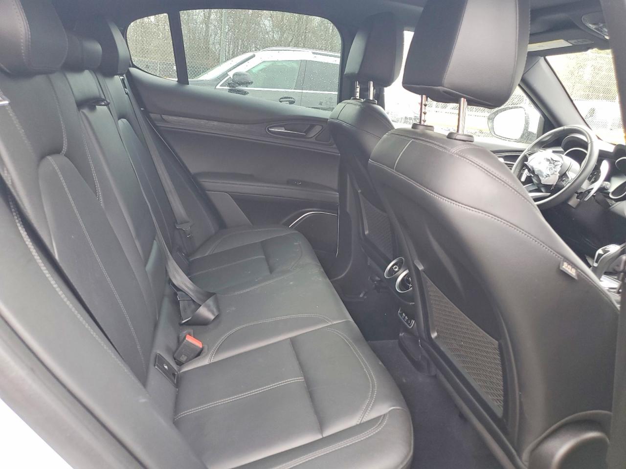 2023 Alfa Stelvio VIN ZASPAKAN5P7D58169 photo 11