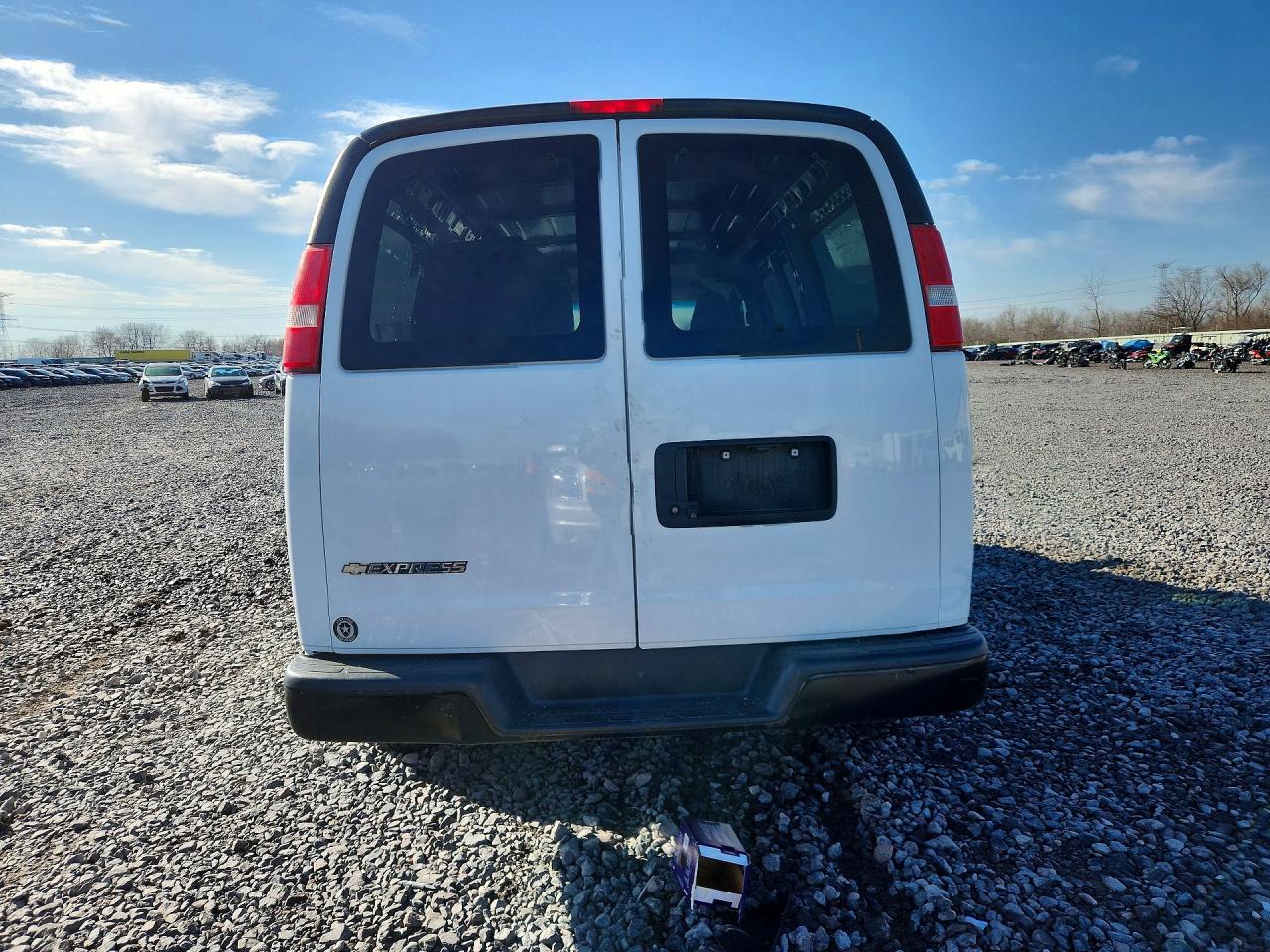 2017 CHEV Express VIN 1GCWGAFF0H1283738 photo 6