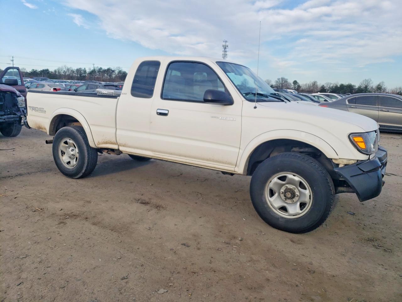 2000 Toyota Tacoma VIN 4TAWM72NXYZ651350 photo 4