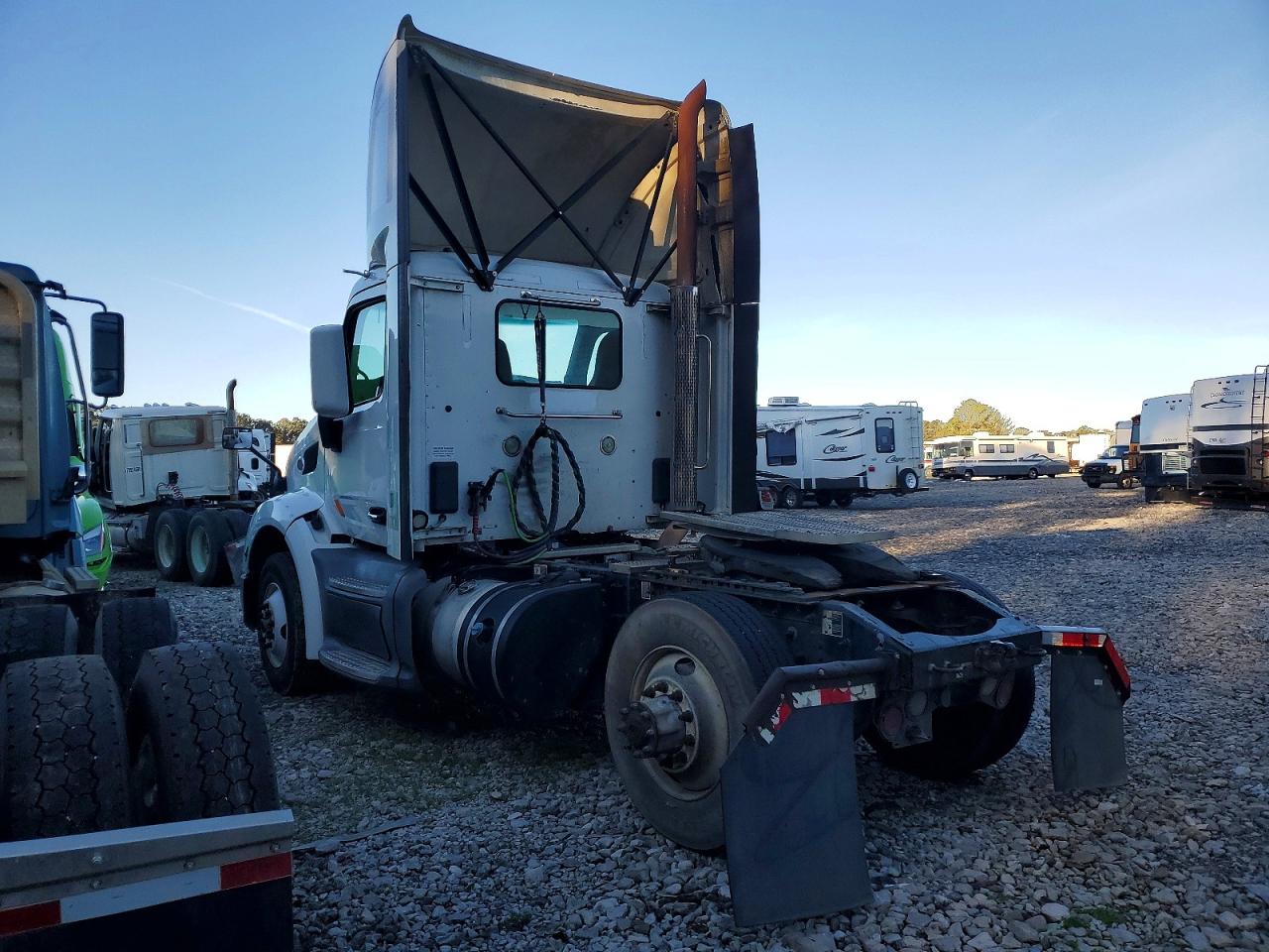 2017 PETERBILT All models VIN 1XPBA48X8HD428674 photo 3