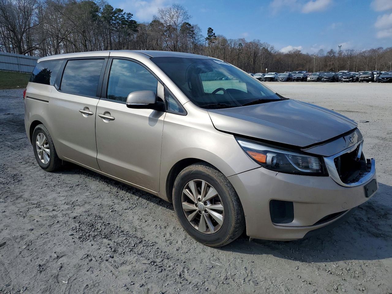 2017 Kia SEDONA VIN KNDMB5C1XH6230568 photo 4