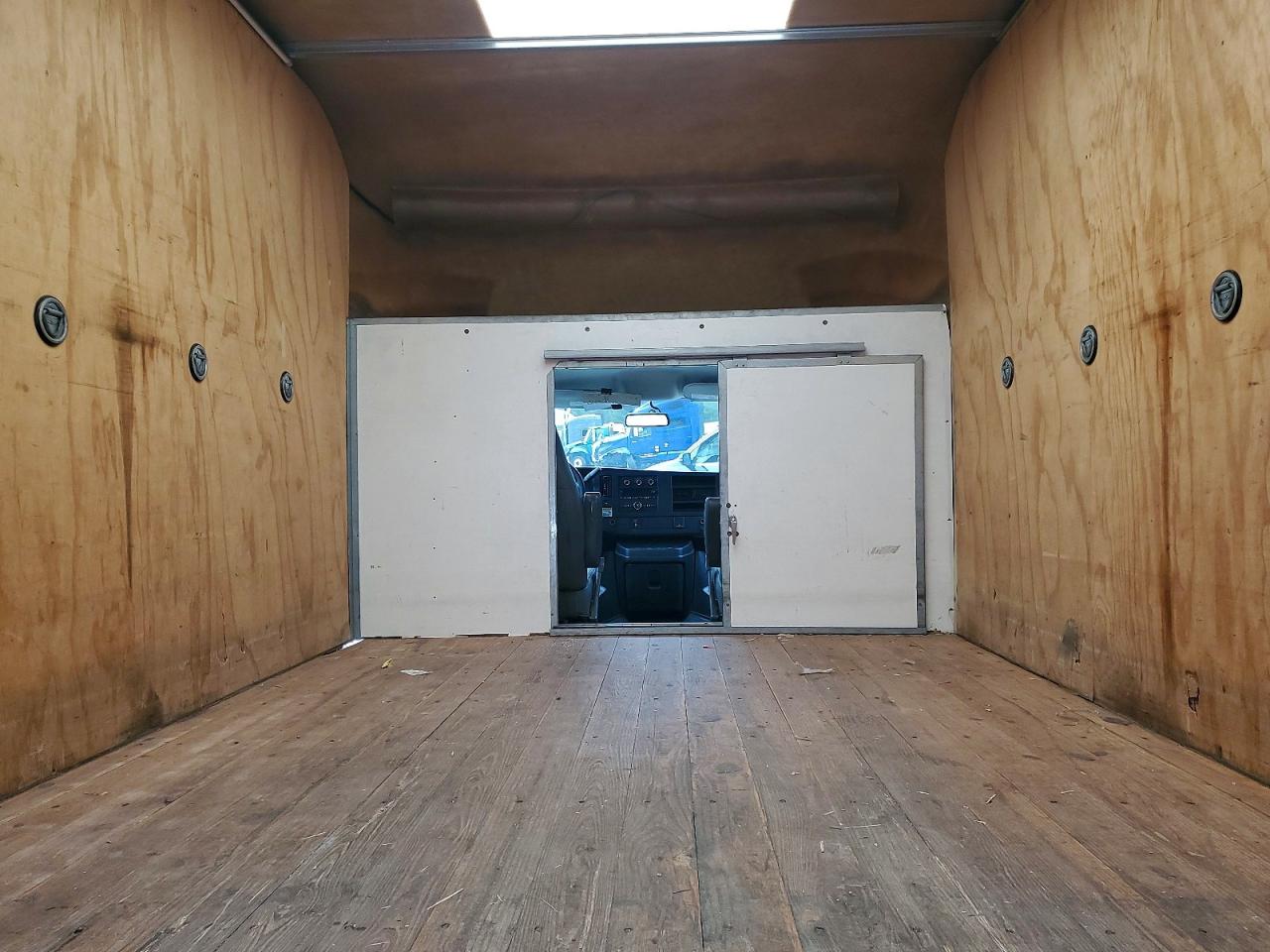 2018 CHEV Express VIN 1GB3GSCGXJ1285545 photo 10