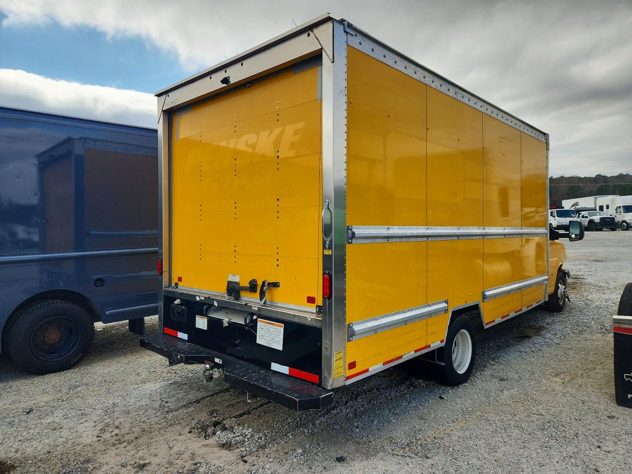 2023 GMC Savana VIN 7GZ37TC71PN003363 photo 3