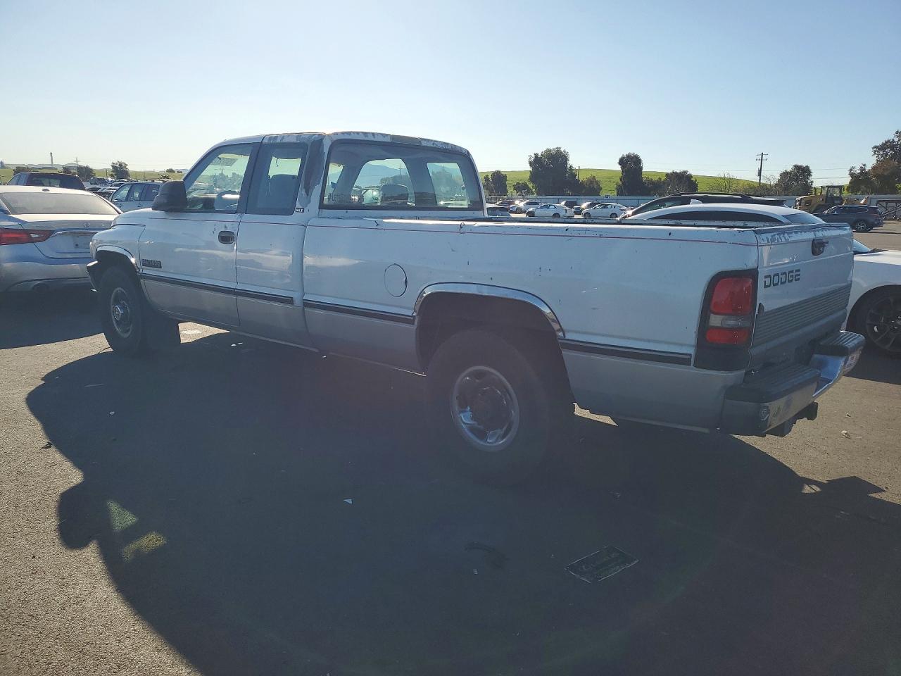 1996 Dodge Ram 2500 VIN 1B7KC23C2TJ188651 photo 2