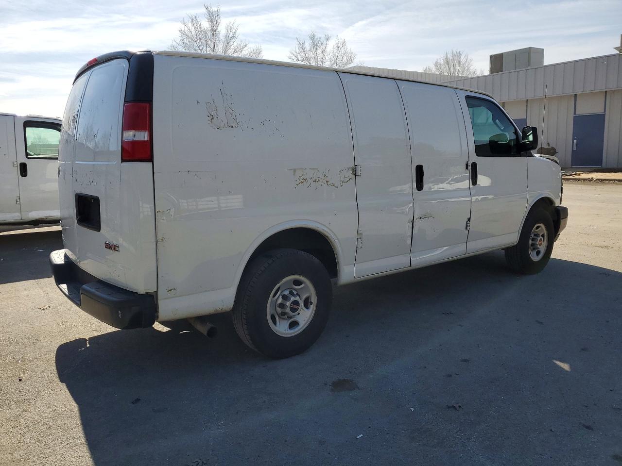 2019 GMC Savana g2 VIN 1GTW7AFG3K1236882 photo 3