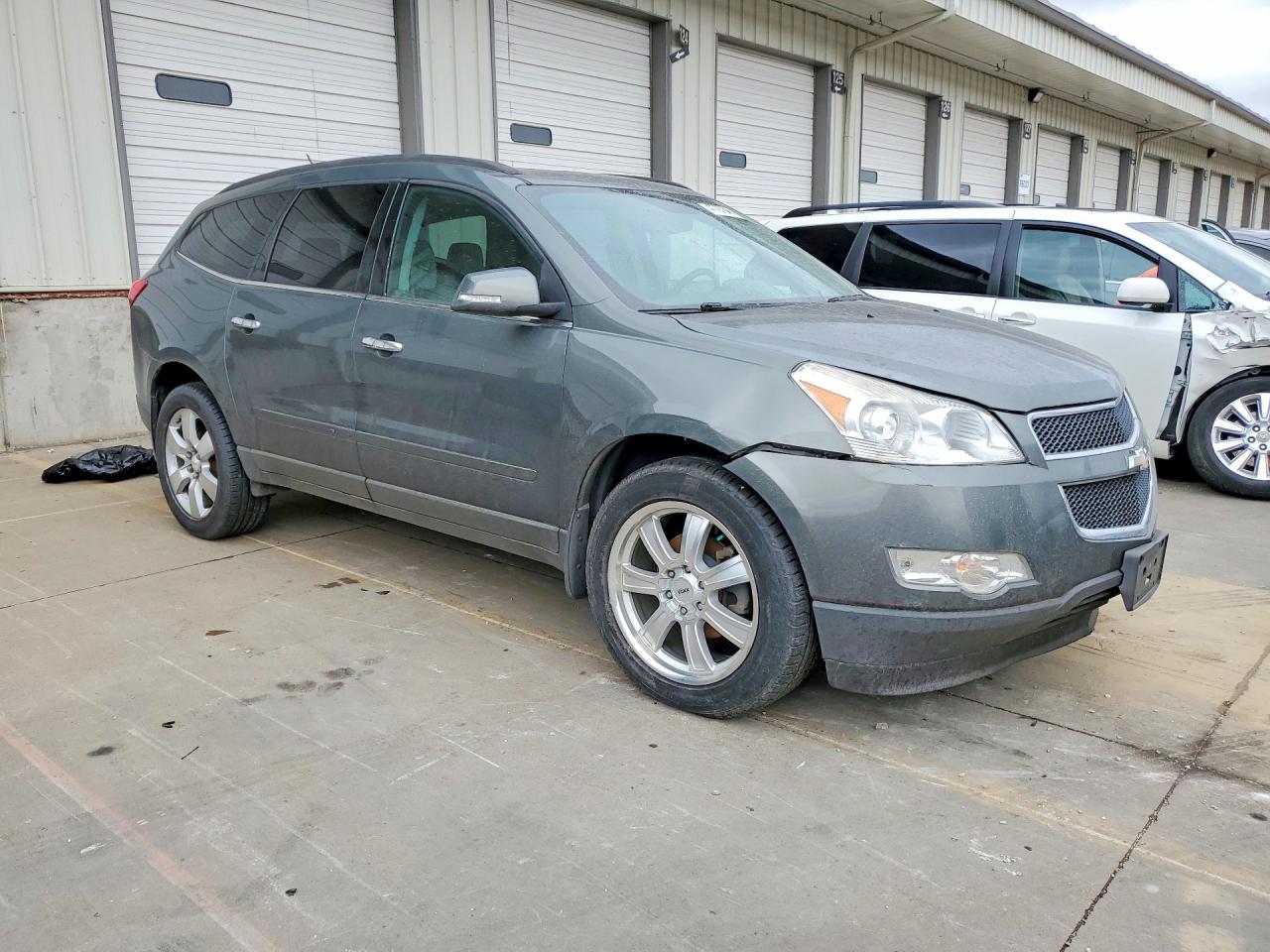 2010 CHEV Traverse VIN 1GNLRGED0AJ221513 photo 4
