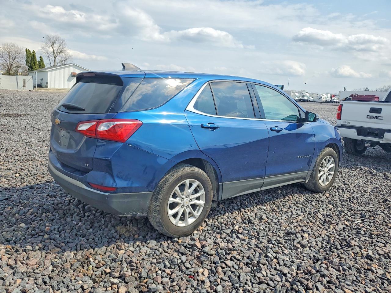 2019 Chevrolet Equinox VIN 2GNAXKEV8K6151122 photo 3