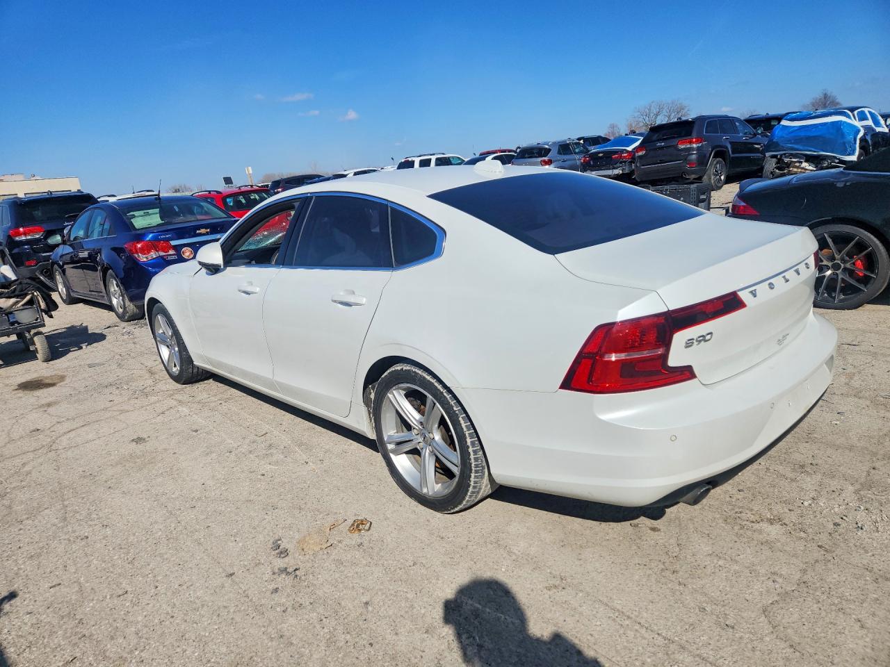 2017 Volvo S90 VIN YV1102AK3H1010232 photo 2