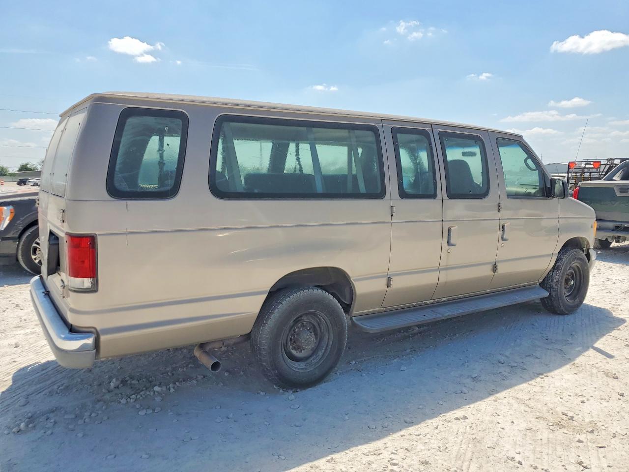2001 Ford Econoline VIN 1FBSS31S61HA19390 photo 3