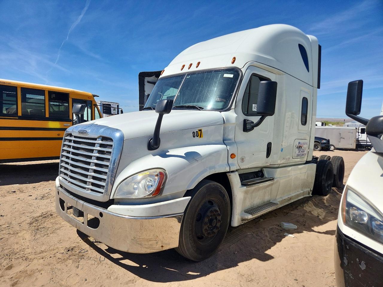 2018 FREIGHTLINER All other VIN 3AKJGLDR2JDJU7223 photo 2