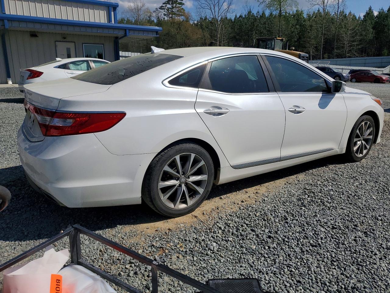 2017 Hyundai Azera VIN KMHFG4JG8HA581869 photo 3