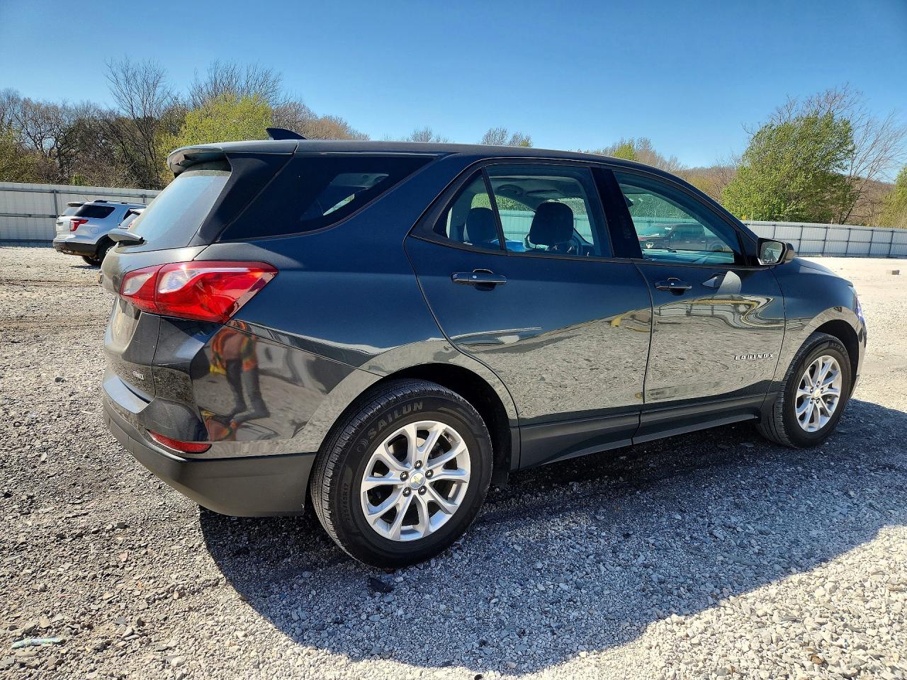 2019 Chev Equinox VIN 3GNAXSEV1KS516418 photo 3