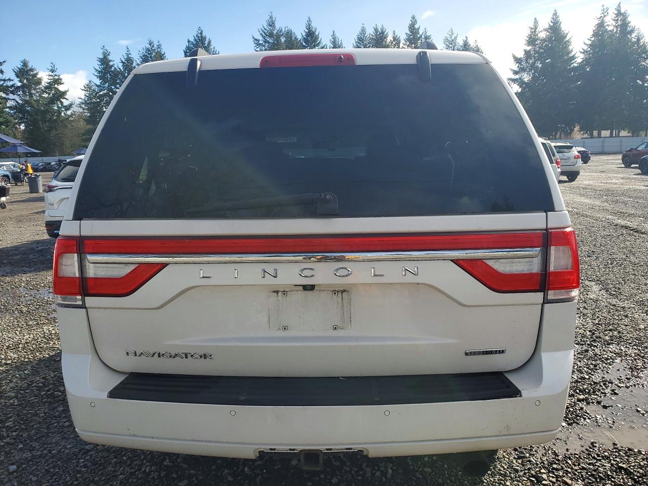 2015 Lincoln Navigator VIN 5LMJJ2HT2FEJ02416 photo 6