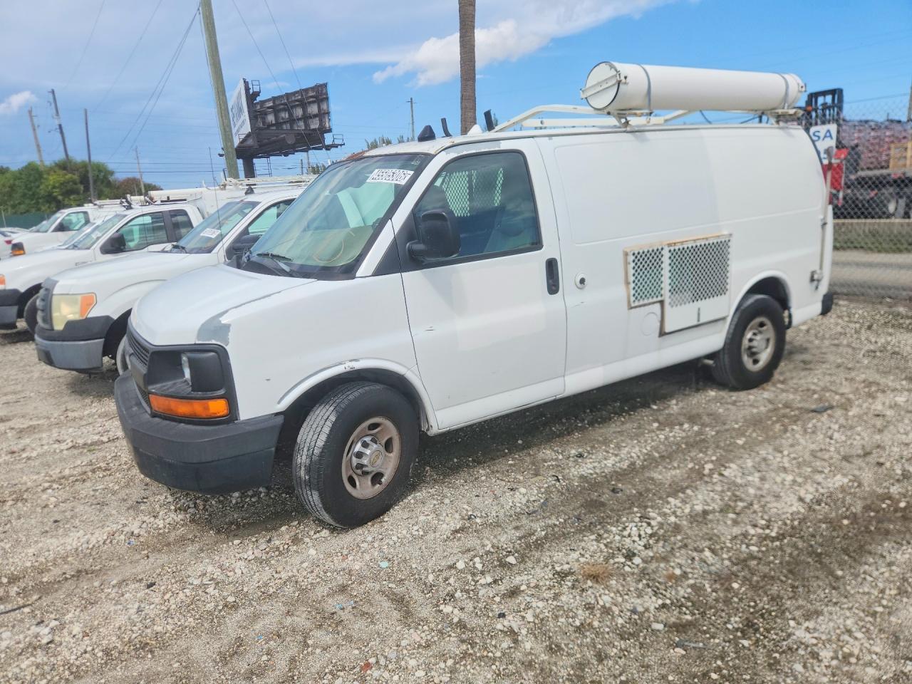 2008 CHEV Express VIN 1GCHG35K381161135 photo 1