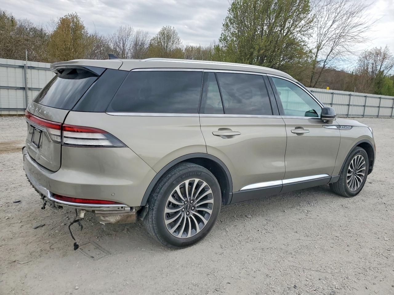 2023 Lincoln Aviator VIN 5LM5J7XC0PGL06685 photo 3