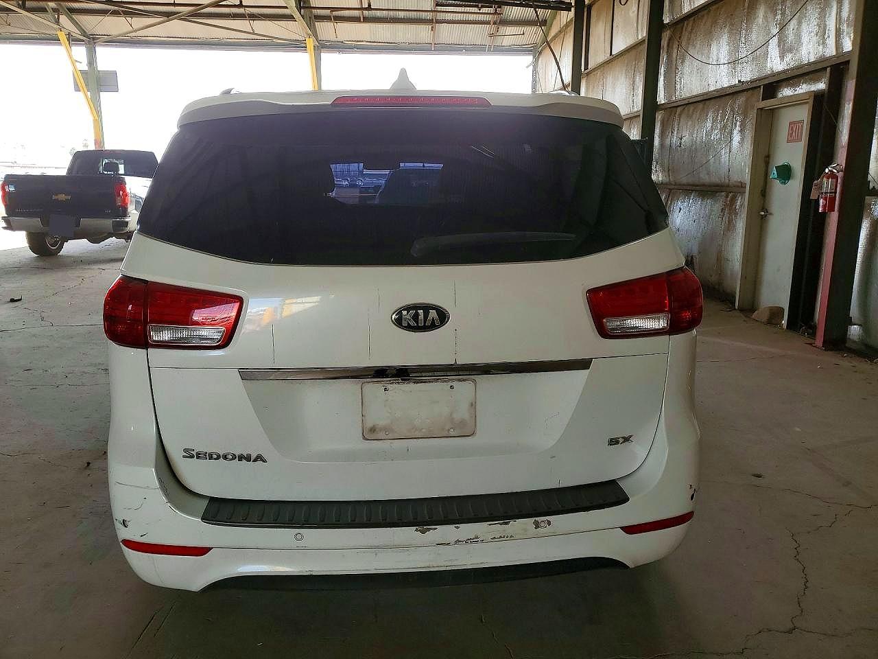 2018 Kia SEDONA VIN KNDMC5C16J6380728 photo 6