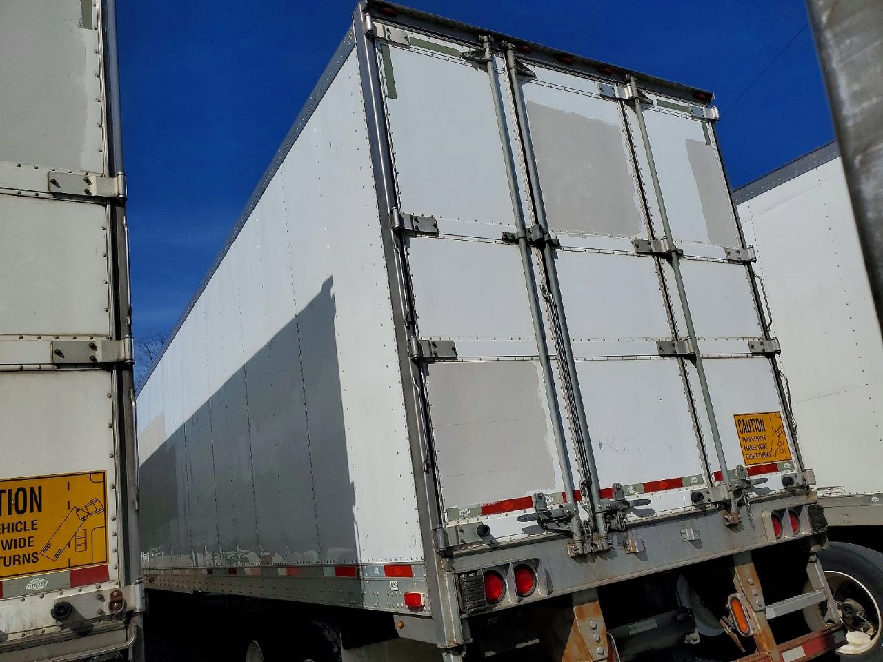 2015 UTILITY All models VIN 1UYVS2537FM245105 photo 3