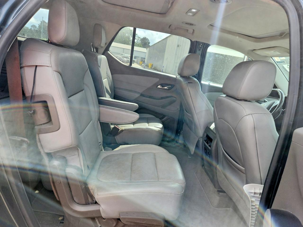 2018 Chev Traverse VIN 1GNEVJKW2JJ245481 photo 11
