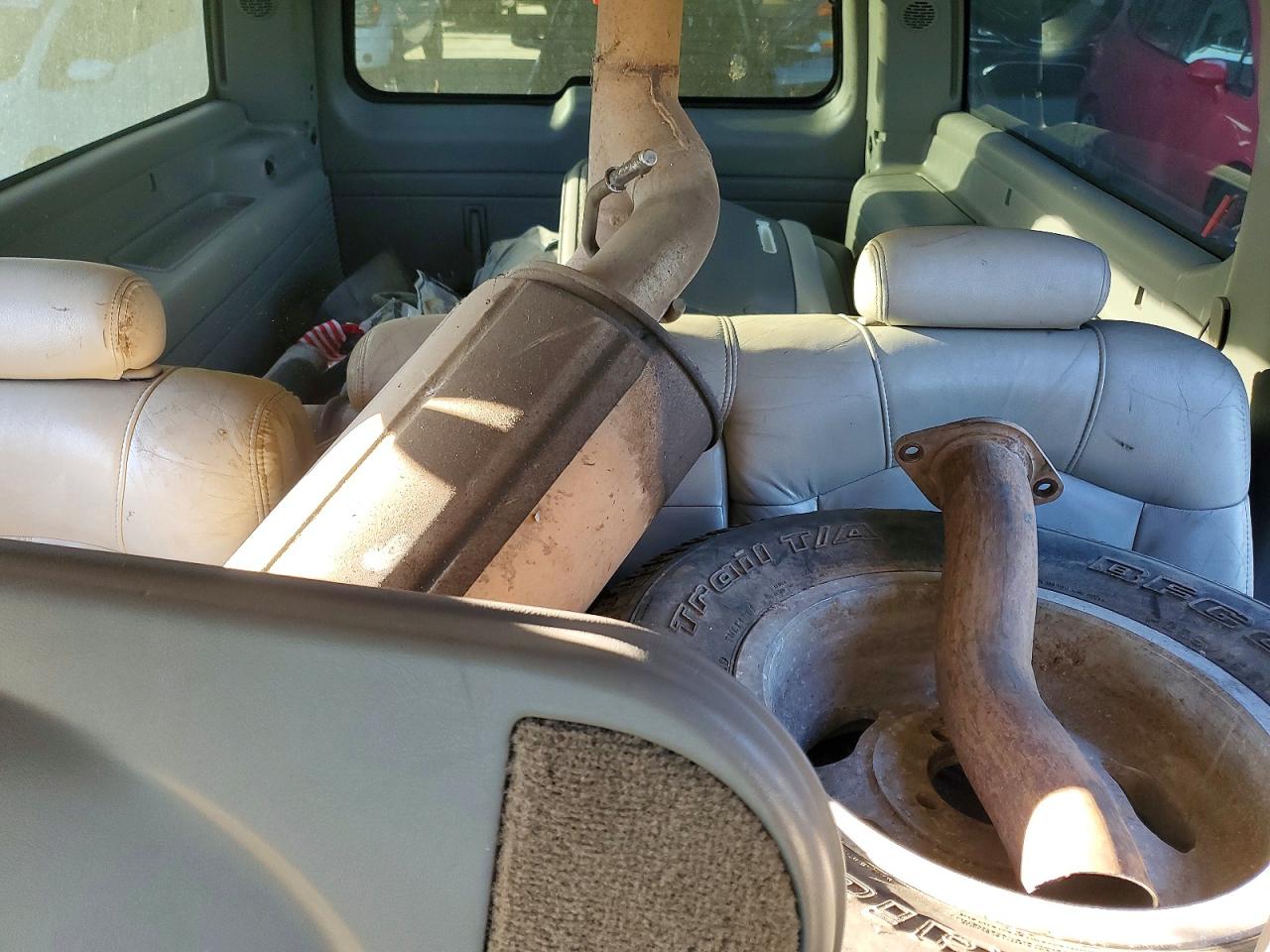 2002 Chevrolet Suburban VIN 1GNGK26U52R253917 photo 10