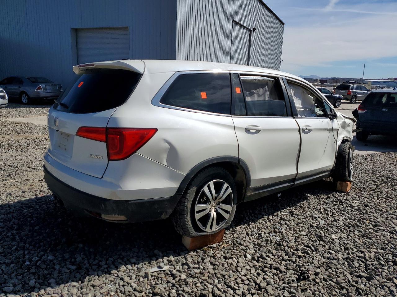 2018 Honda Pilot VIN 5FNYF6H30JB012218 photo 3
