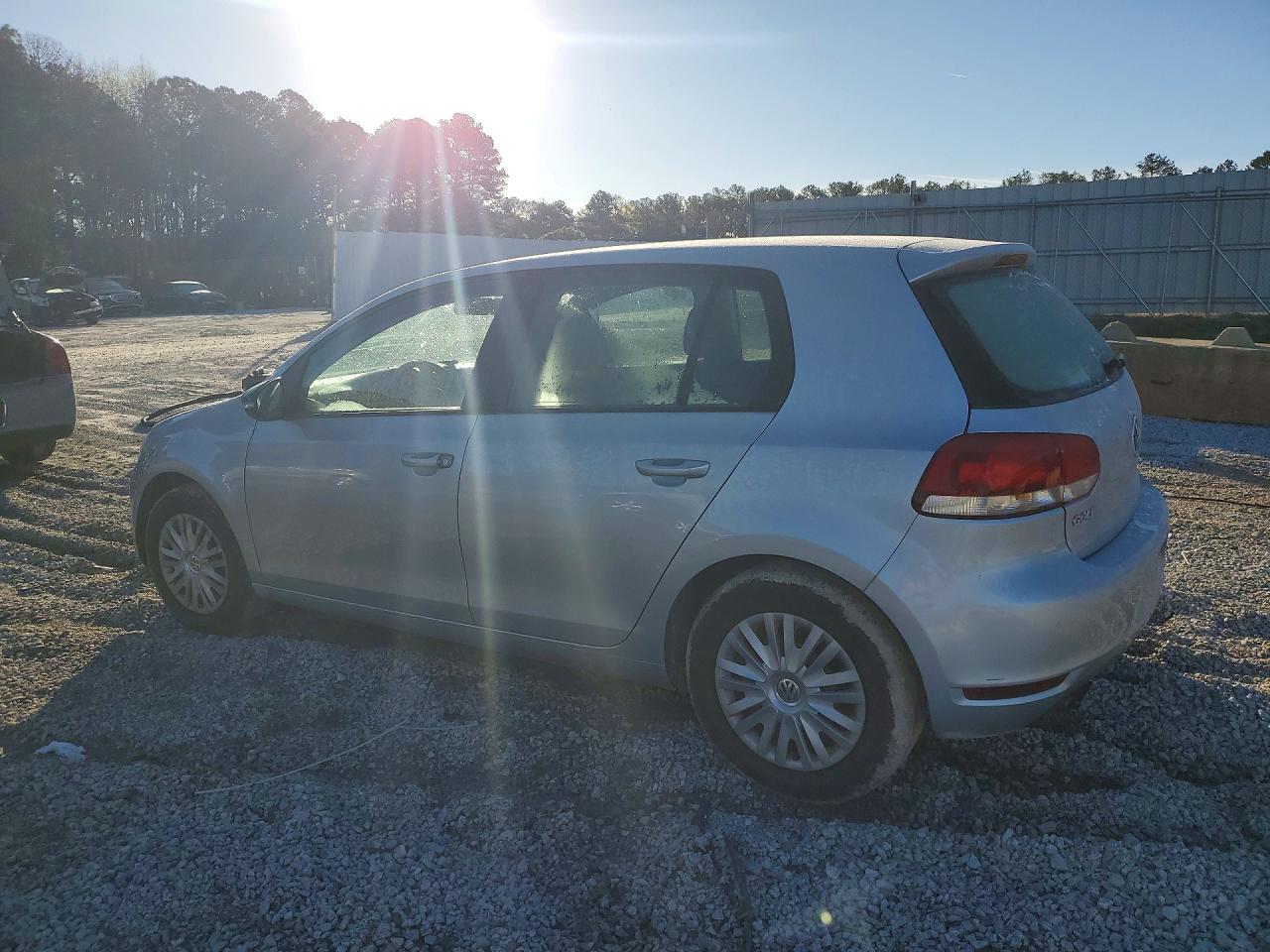 2011 Volkswagen Golf VIN WVWDA7AJXBW275521 photo 2
