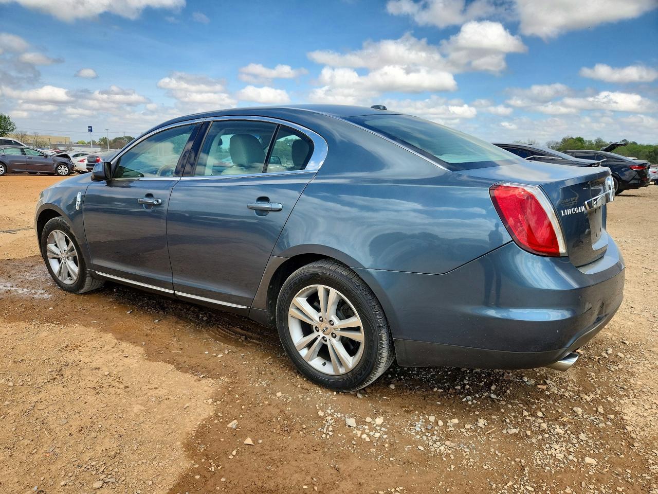 2010 LINCOLN Mks VIN 1LNHL9DR8AG609770 photo 2
