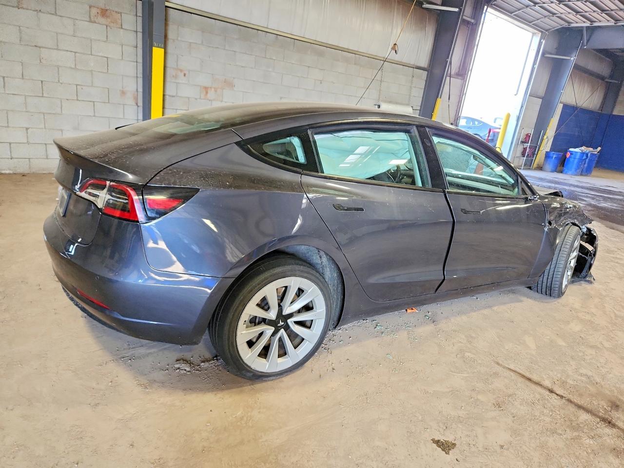 2022 Tesla Model 3 VIN 5YJ3E1EA7NF372465 photo 3