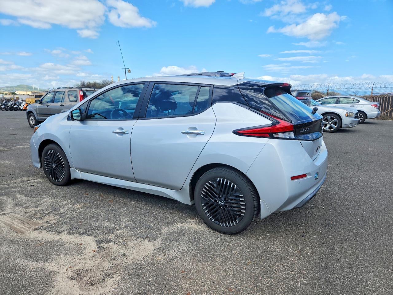 2025 NISS Leaf VIN 1N4CZ1CV3SC557606 photo 2