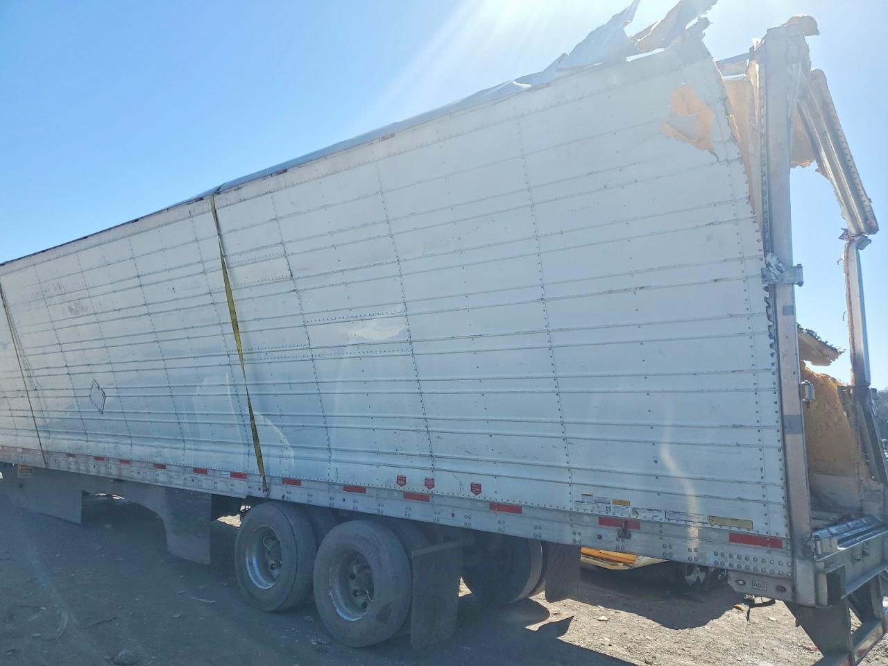 2018 UTILITY All models VIN 1UYVS2539J2219206 photo 3