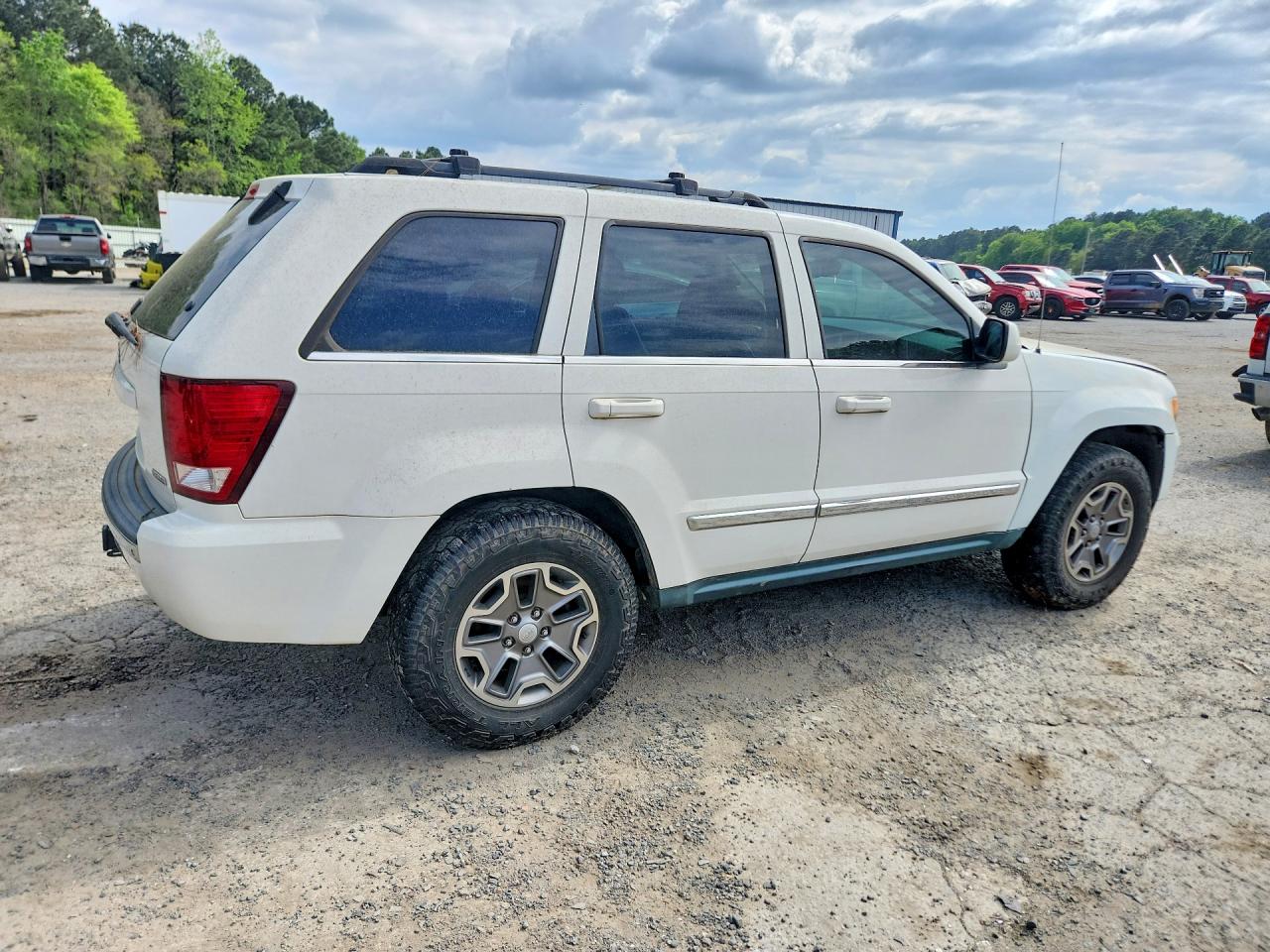 2008 Jeep Cherokee VIN 1J8HR582X8C240221 photo 3