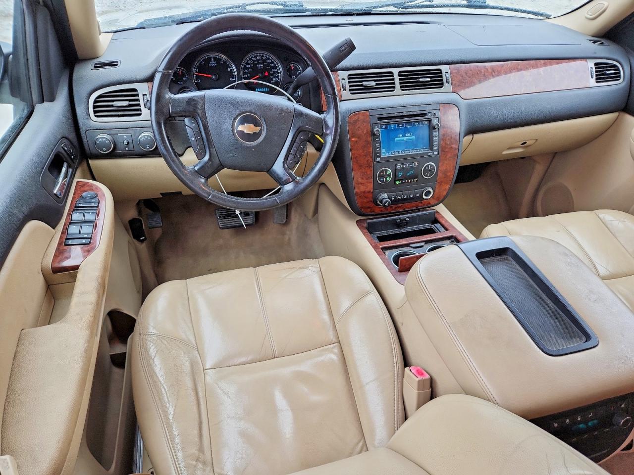 2008 Chevrolet Suburban VIN 1GNFK16328J110136 photo 8