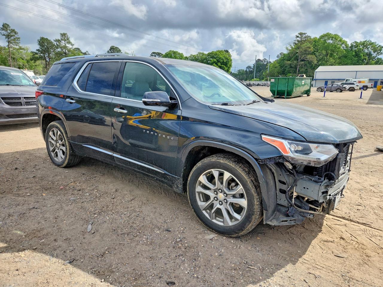 2018 Chev Traverse VIN 1GNEVJKW2JJ245481 photo 4