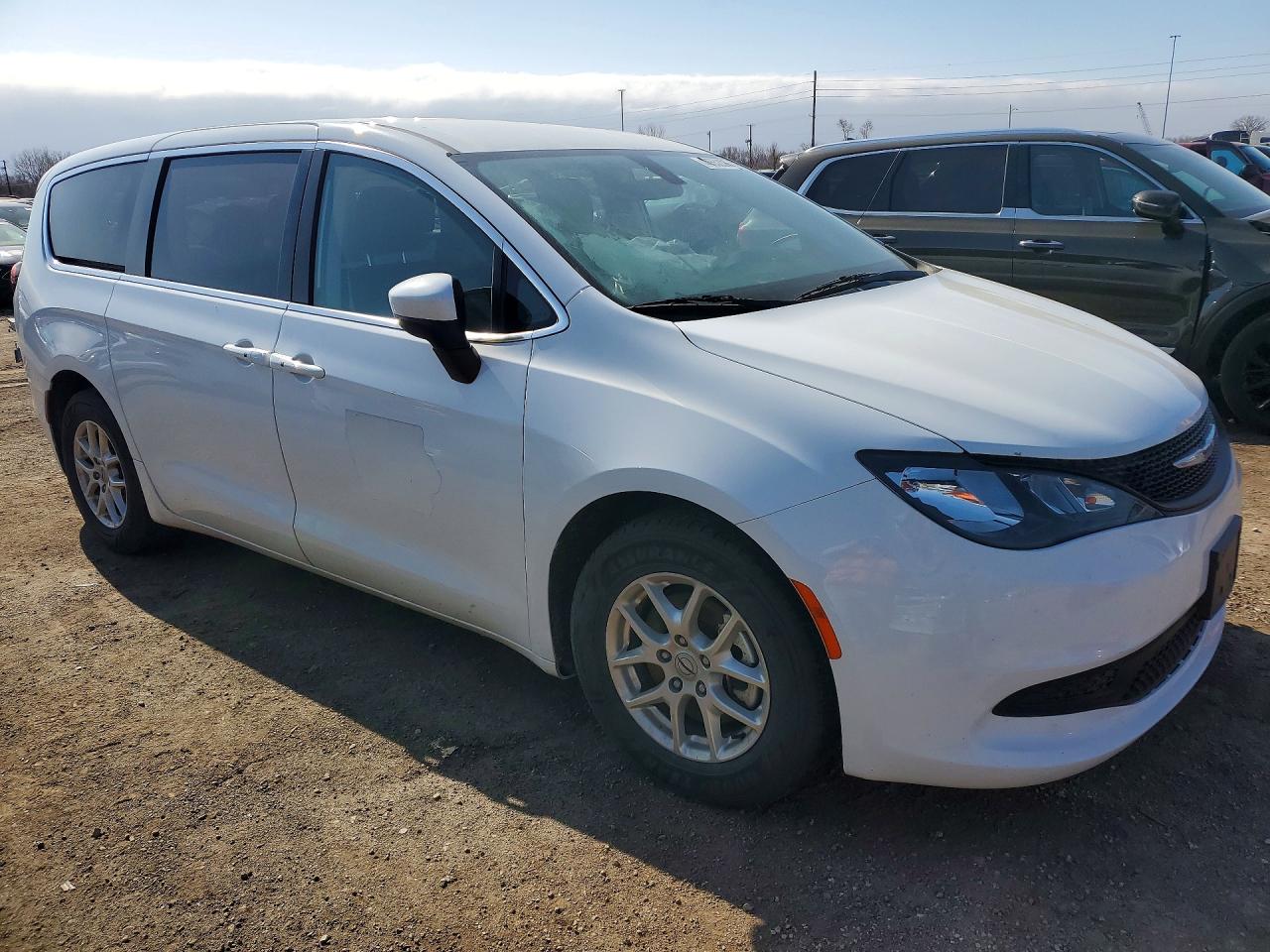 2022 Chrysler Minivan VIN 2C4RC1CG0NR104160 photo 4