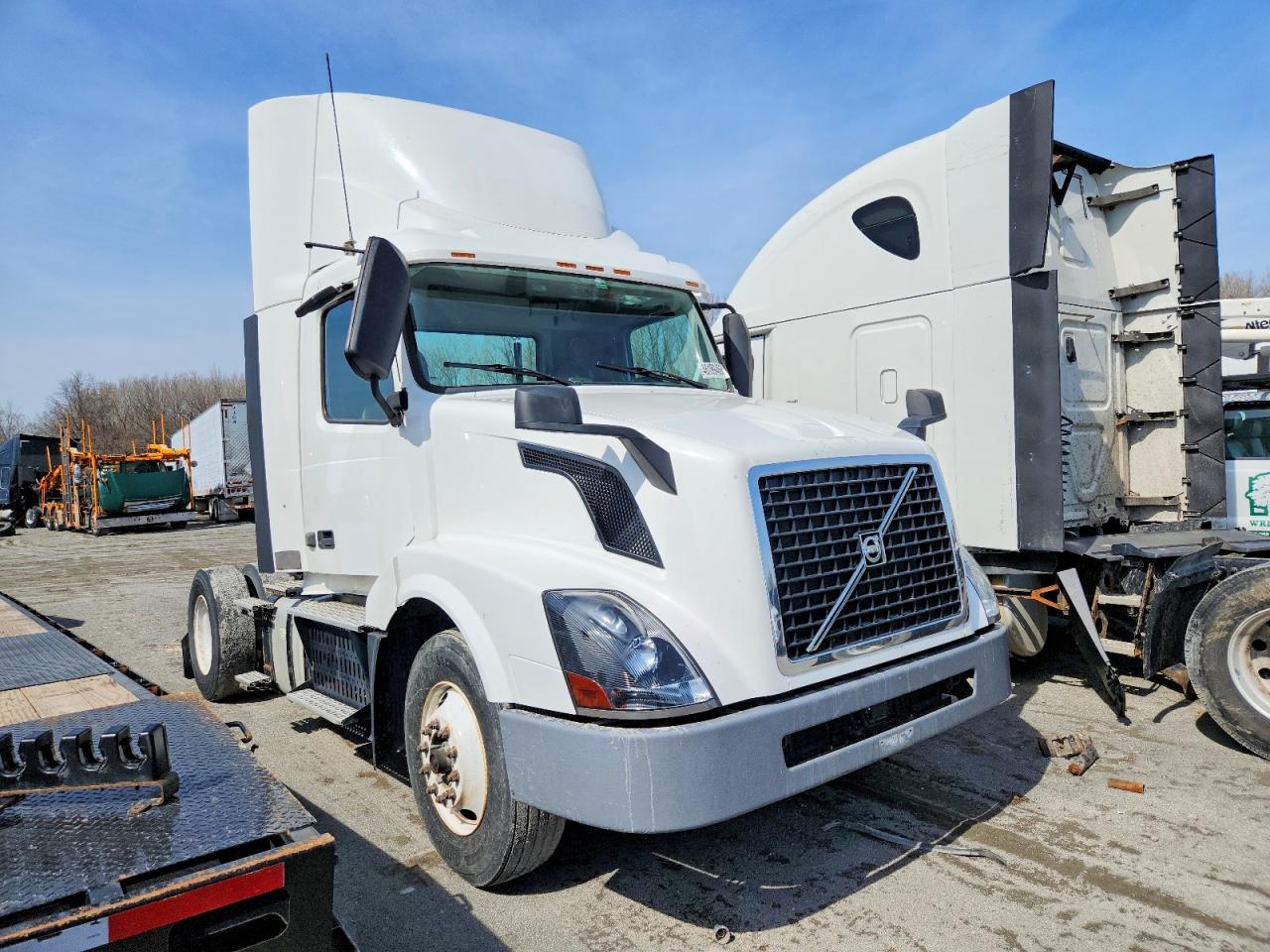 2017 Volvo Vn VIN 4V4N39TGXHN988160 photo 1