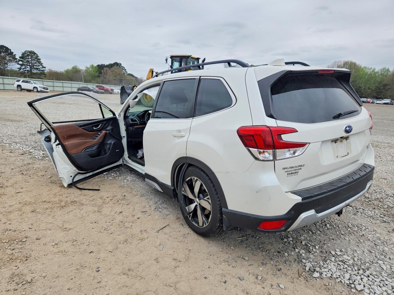 2020 Subaru Forester VIN JF2SKAXC0LH603014 photo 2