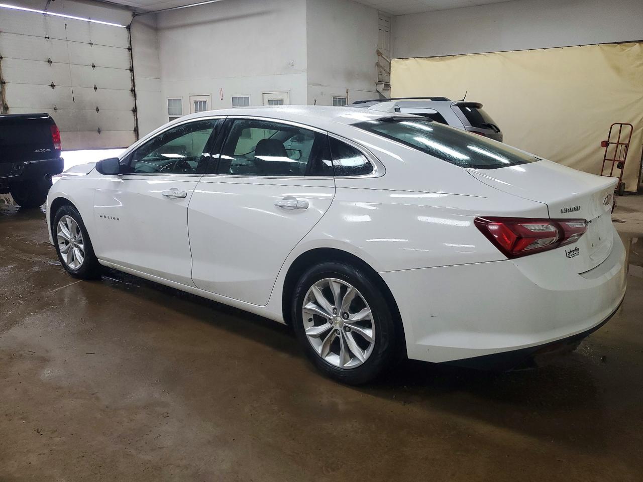 2019 Chevrolet Malibu VIN 1G1ZD5ST7KF149191 photo 2