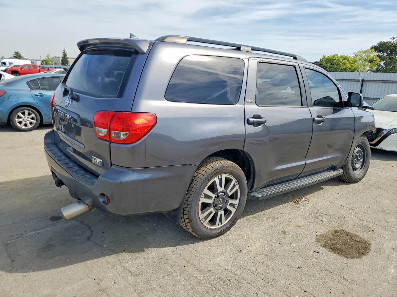 2017 Toyota Sequoia VIN 5TDZY5G12HS068465 photo 3
