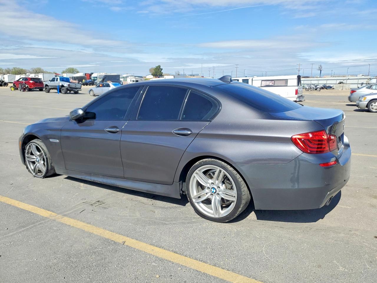 2015 BMW 5 series VIN WBA5B1C58FG128402 photo 2