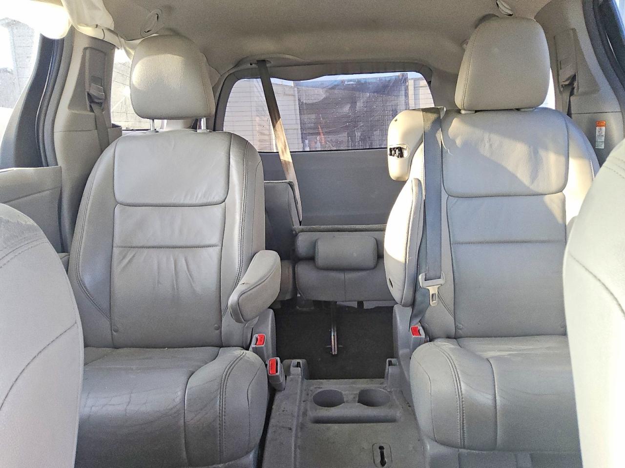 2016 Toyota All models VIN 5TDYK3DCXGS712896 photo 10