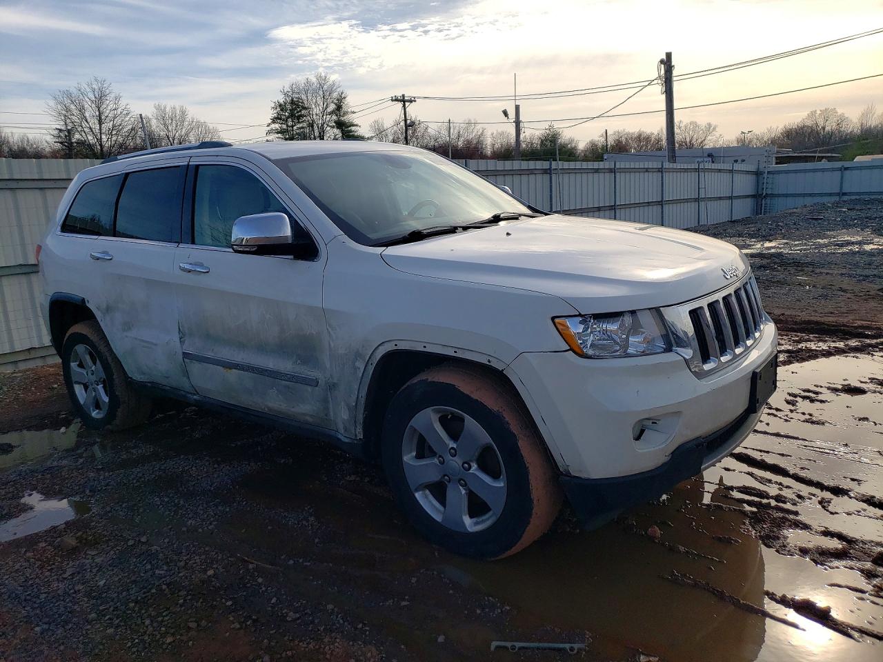 2011 Jeep Grand cher VIN 1J4RR5GG3BC745351 photo 4