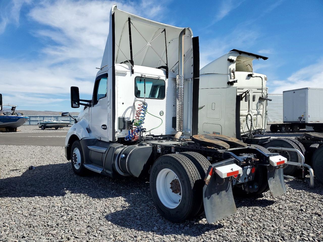 2016 KENWORTH All models VIN 1XKYA48XXGJ496667 photo 3
