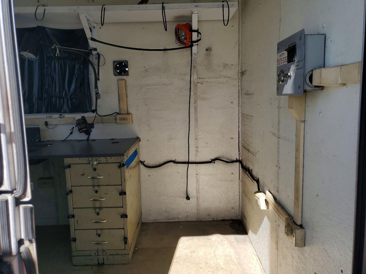 2000 PELSUE FIST 11 FIBER OPTIC SPLICING TRAILER VIN 4FGL01120YC028307 photo 5